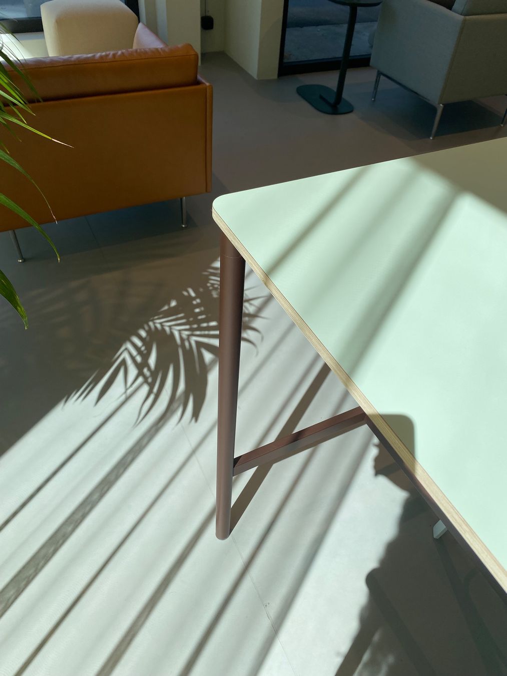 Muuto Tavoli: Muuto - Base High Table – Usato da Zürich venduto da NordicSale 2