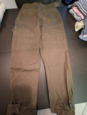 Cargo Hose H&M olivgrün Grösse 36, neu