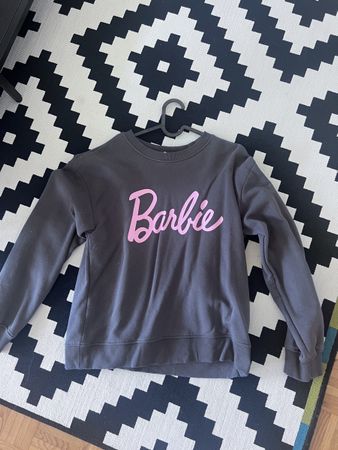 Barbie Pullover H&M Dungelgrau mit Logo Grösse S gebraucht