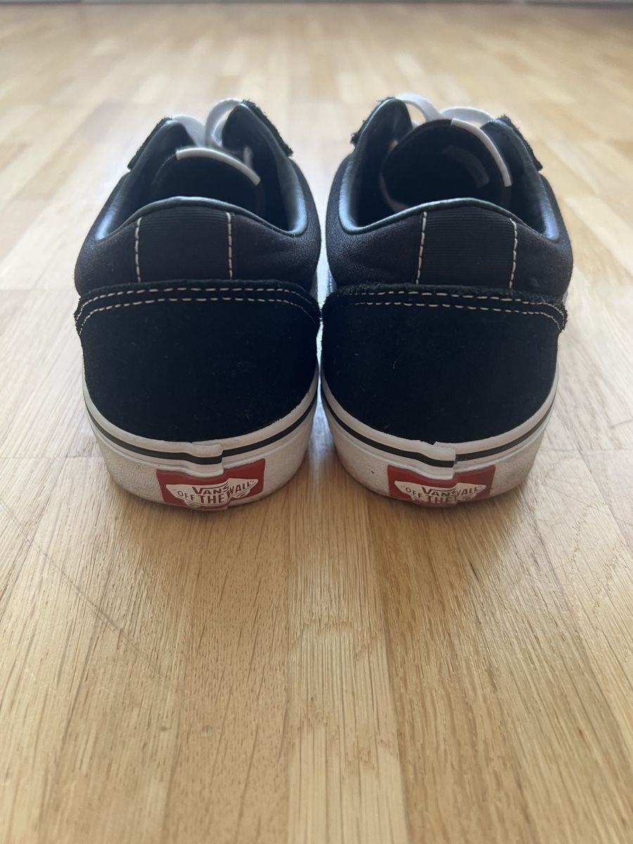 Vans Scarpe da donna: Vans Sneakers schwarz/weiss Gr. 38 – Usato da Nottwil venduto da Silke94 1