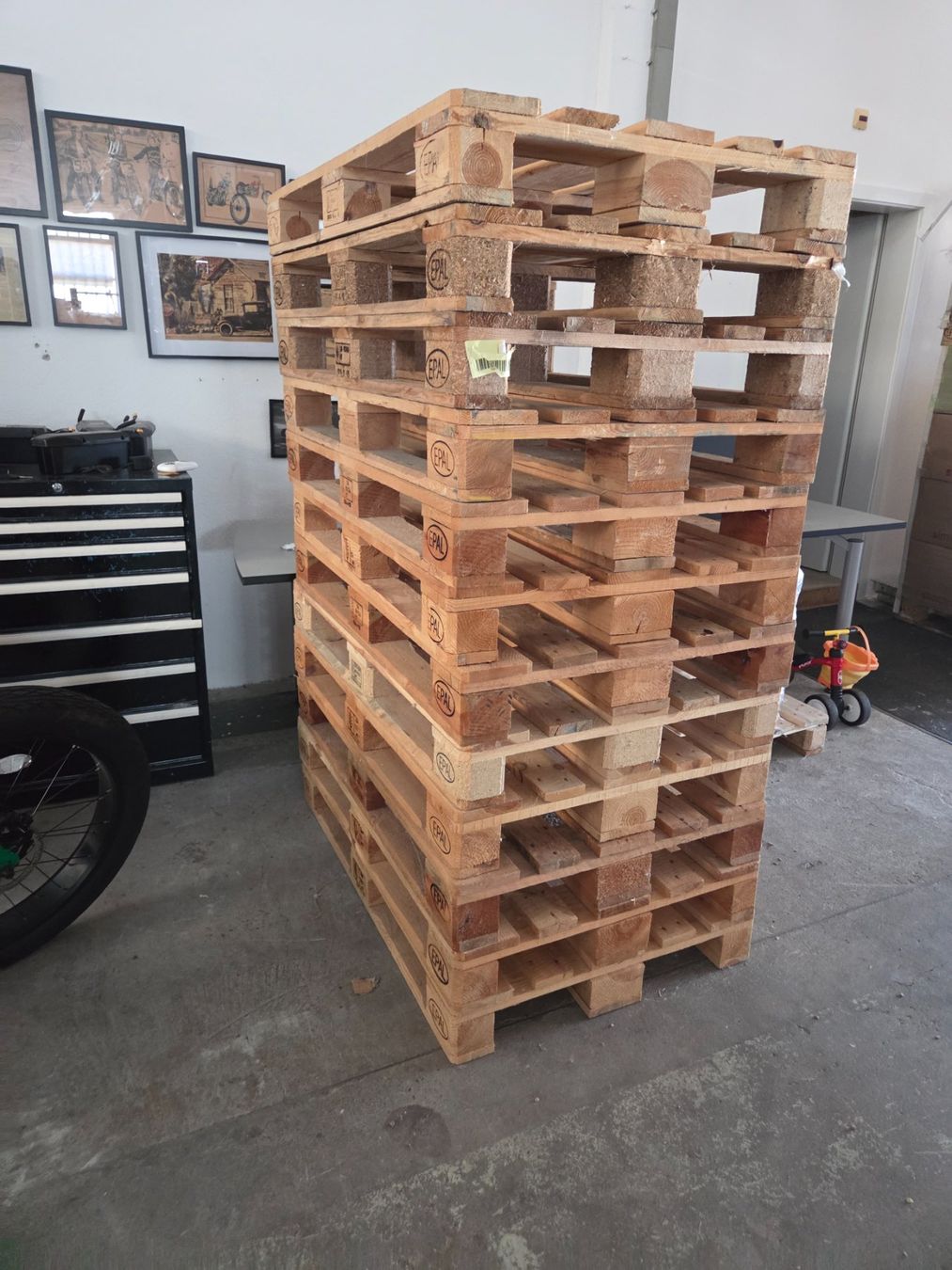 Pallets: 12 Paletten – Usato da Altenrhein venduto da EasyRides