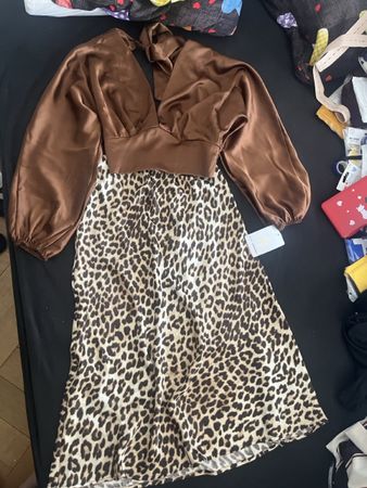 Rock mit Leo Print und Satin-Oberteil neu