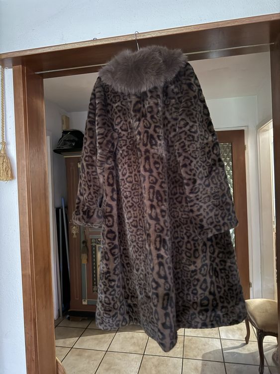 Eleganter Damenmantel mit Faux-Pelzkragen – Animal Print – N (Neuf ...