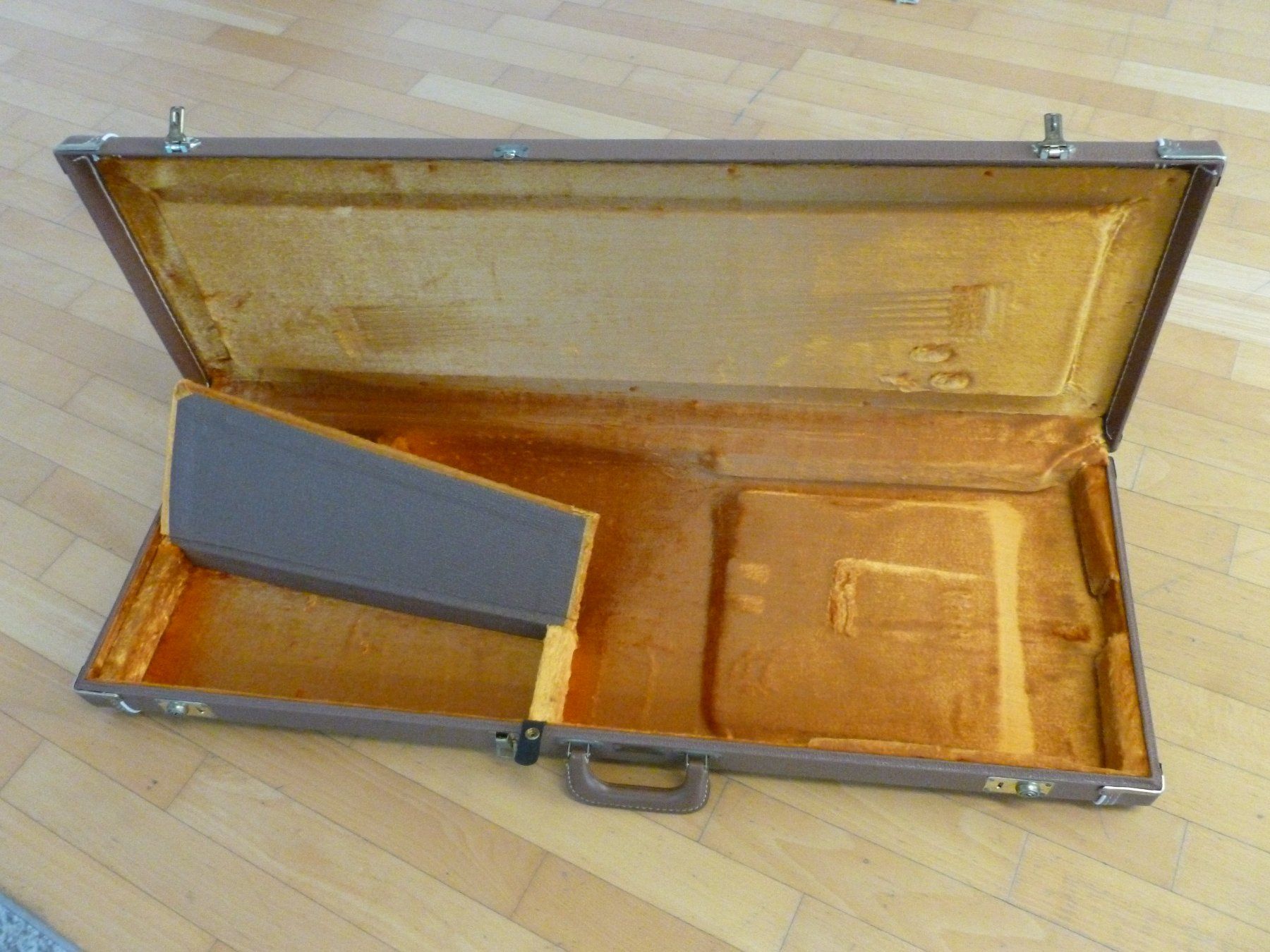Fender Strumenti musicali: FENDER CUSTOM SHOP CASE KOFFER BROWN TOLEX STRATOCASTER TELE – Usato da Bremgarten b. Bern venduto da clash93 1