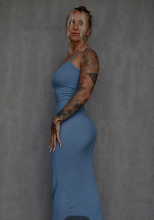 BJ : Robe longue bleue en L