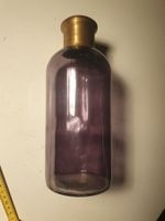 Dufkstäbliflasche violett mit Messingmantel