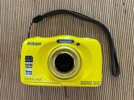 Nikon Coolpix W100 Gelb mit Zubehör und Extras