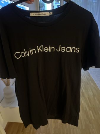 T-shirt Calvin Klein Jeans noir taille XL bon état