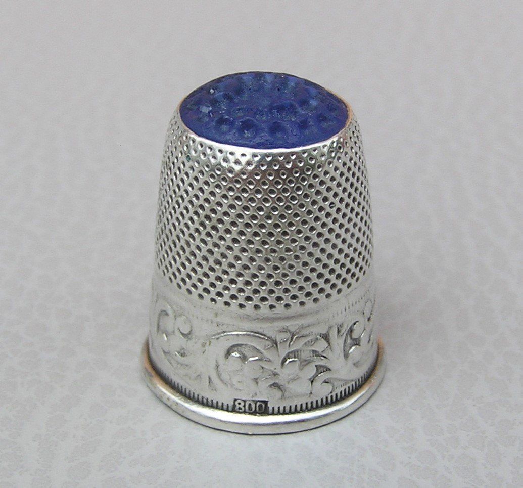Fingerhüte: ALTER FINGERHUT 800 SILBER – Gebraucht aus Grenchen von Antique-hunter