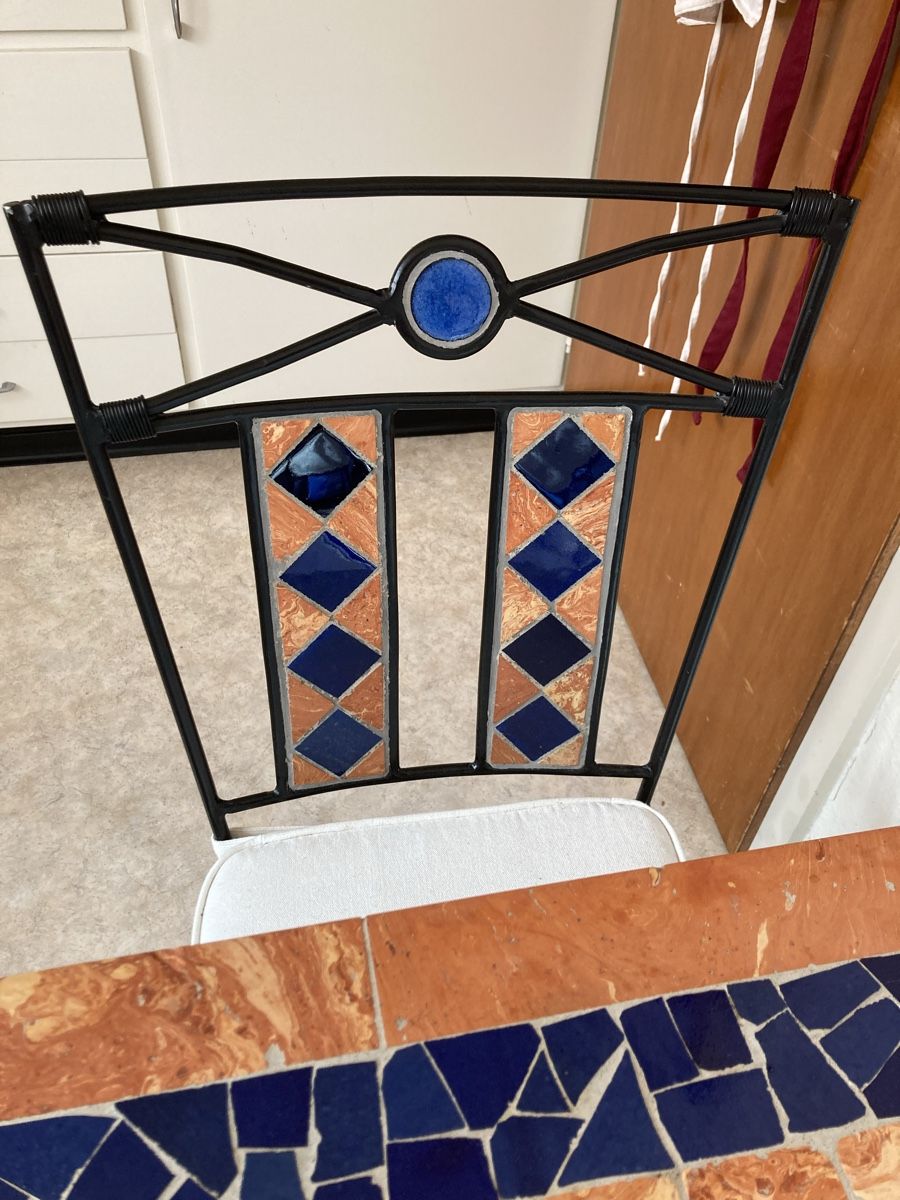 Set di tavolo e panche: Gartentisch Mosaik mit 2 Stühlen – Usato da Rorbas venduto da Tammy06 2