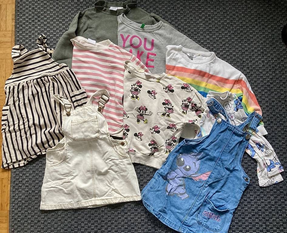 Kleiderpakete & -sets: Pulls et robes taille 110 – Gebraucht aus Echallens von warnioc