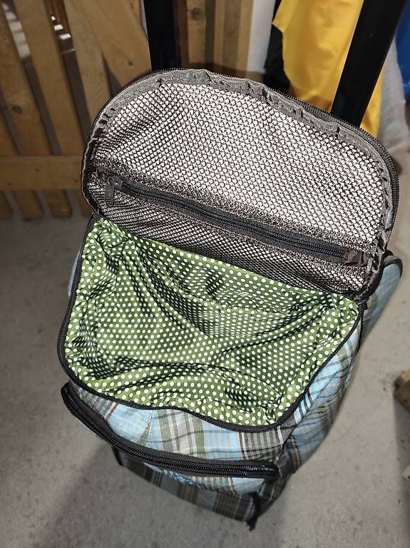 Valigie: Grande valise à roulettes Dakine – Usato da Bulle venduto da daisyl3176 4