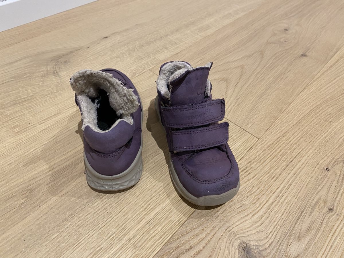 Superfit Scarpe per ragazze: Gefütterte Sneaker Superfit Gr 24 – Usato da Röschenz venduto da nadlae