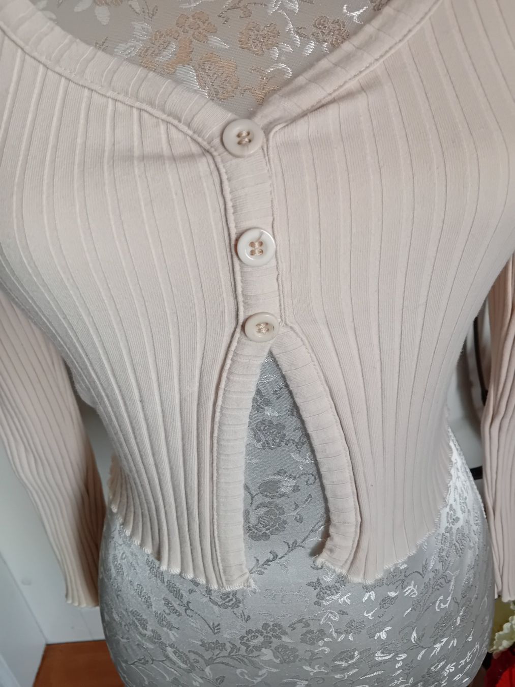 Shein Tops: Crop Top Cardigan beige, Gr. S – Neu und originalverpackt aus Rüthi (Rheintal) von titlis07 2
