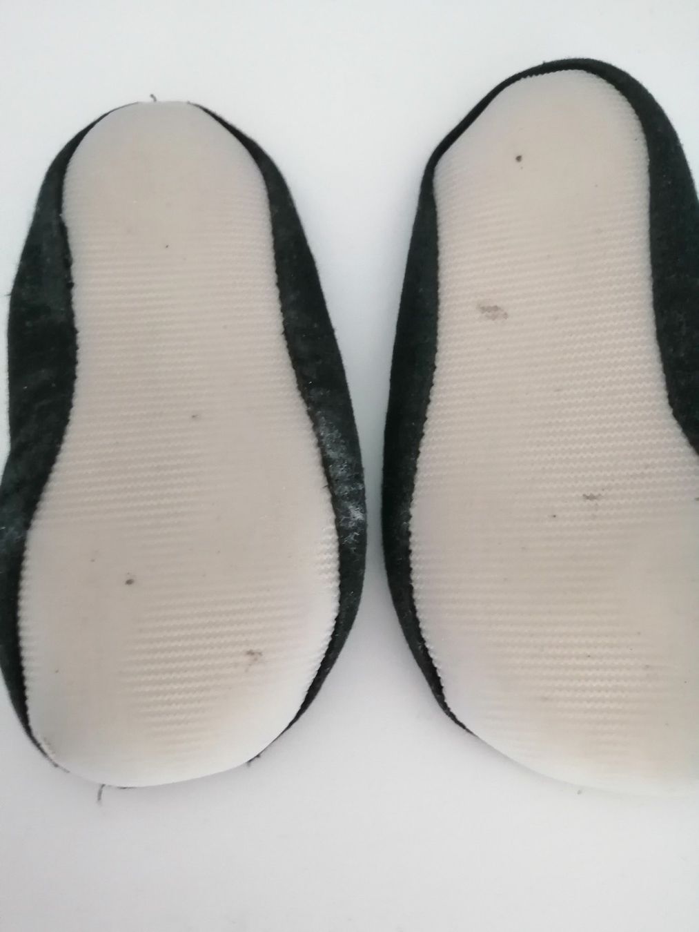 Scarpe per ragazzi: Turnschläppli Grösse 24 schwarz – Usato da Aeschi (SO) venduto da clementinli 2