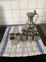 Zinnkrug mit 8 Bechern Altware Konvolut