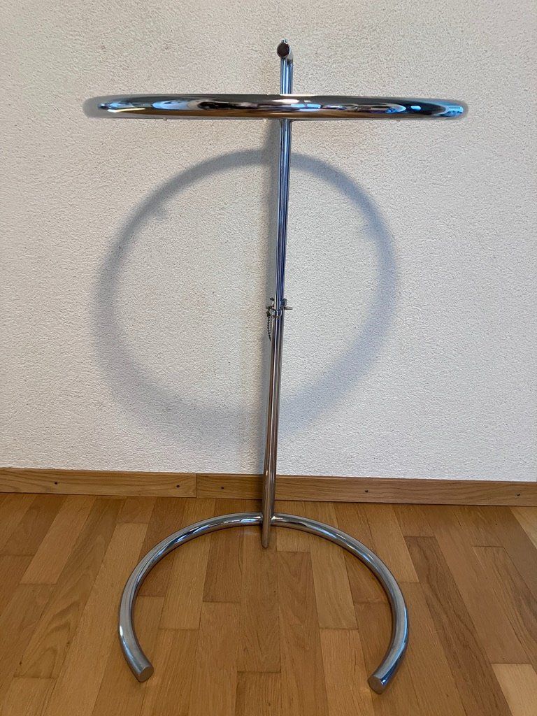 Tavoli: E 1027 Adjustable Table – Eileen Gray -Beistelltisch Replika – Usato da Fislisbach venduto da Promo 9