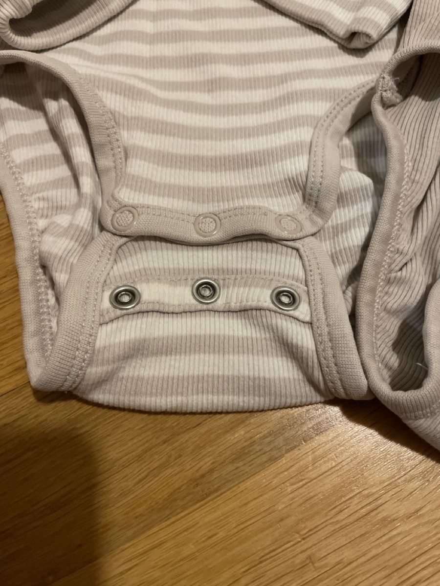 H&M Lotti & Set di vestiti: 2 Body langarm, Gr.74-80 – Usato da Chur venduto da ves_y5xm 2