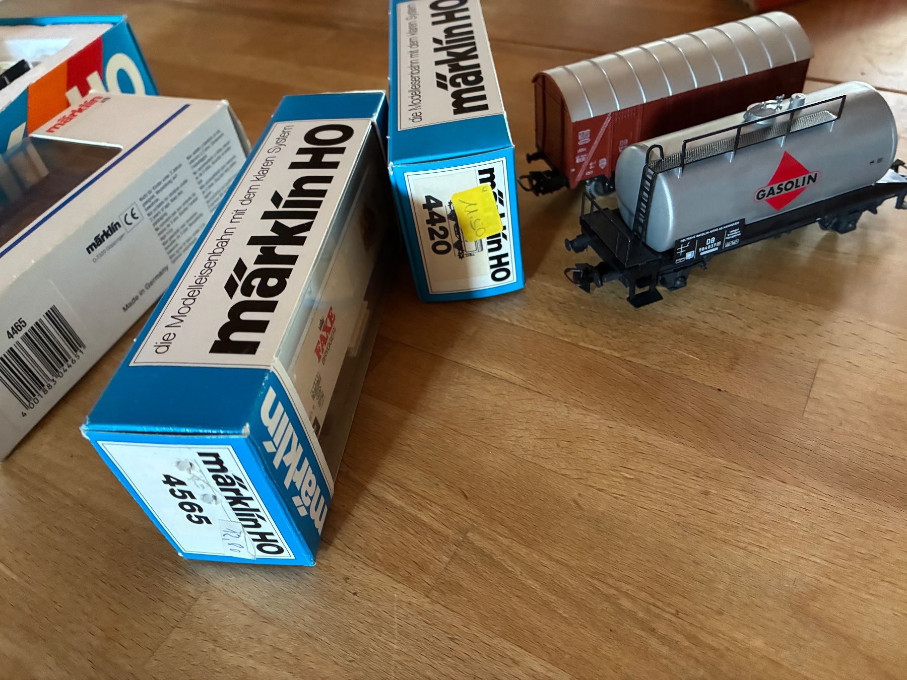 Märklin Modelleisenbahnen: Märklin 2 Loks mit Güterwagen – Gebraucht aus Reigoldswil von Frog40 4