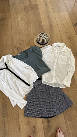 Sommerset mit Blusen, Rock und Hut