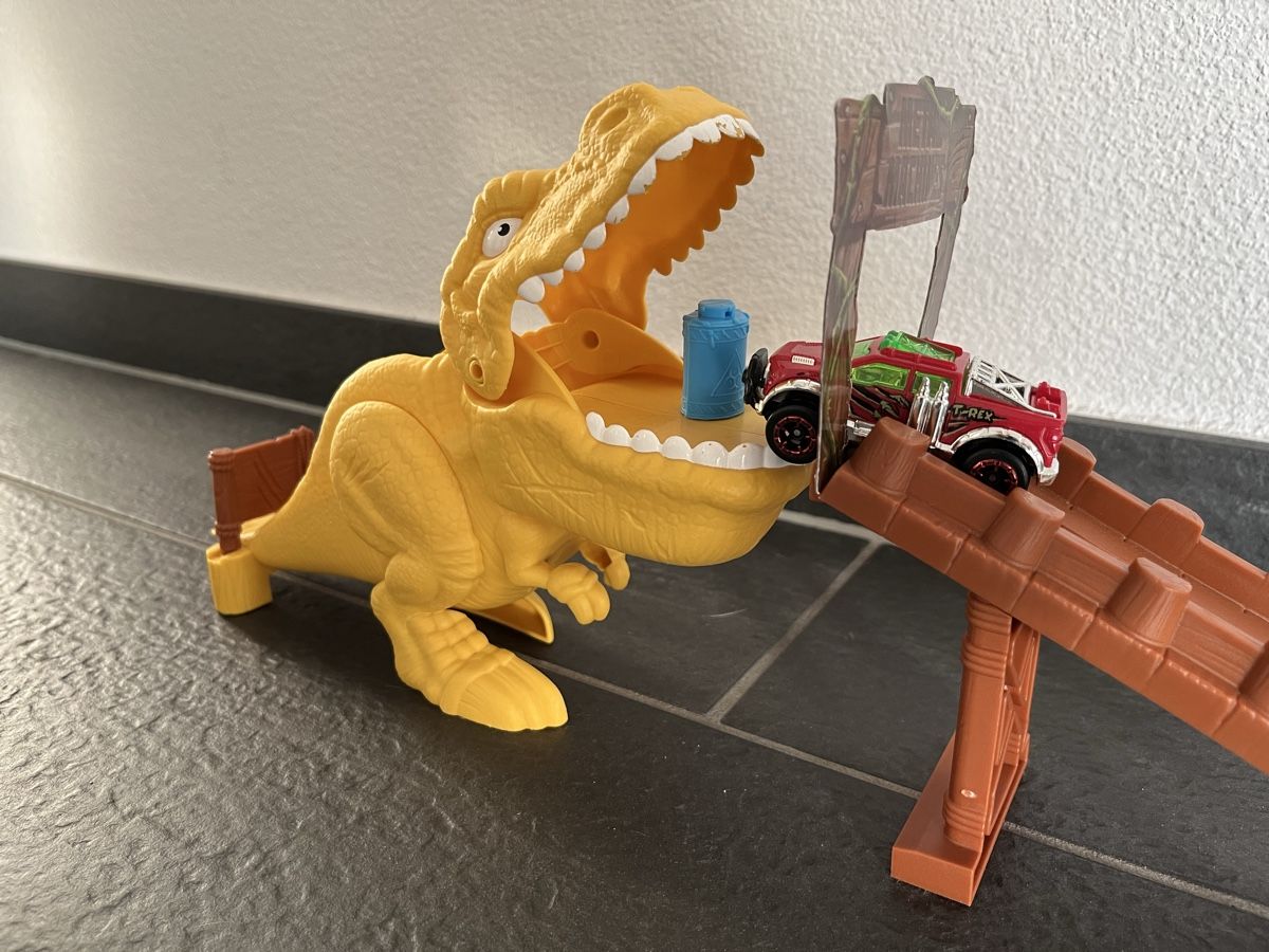 Giocattoli: T-Rex Attacke Auto-Rennbahn – Usato da Rottenschwil venduto da gle81 2