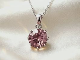 Zeitlose Halskette mit Swarovski Steinen Anhänger- Neu