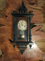 Antike Wanduhr mit Pendel Holzgehäuse gebrauchter Zustand