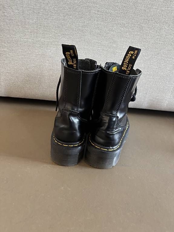 Scarpe da donna: Dr. Martens Jadon Plateaustiefel – Usato da Aarau Rohr venduto da mir_gny6 2