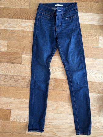 Levi's Slimming Skinny Jeans, taglia 26, come nuovo!👖