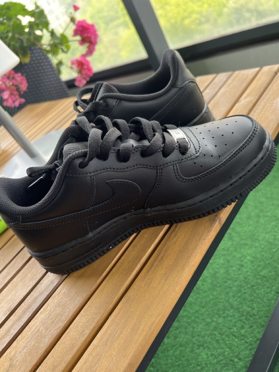 Nike Scarpe da uomo: Air force one noire taille: 37.5 – Nuovo (secondo la descrizione) da chene-bougeries venduto da Rema.h 1
