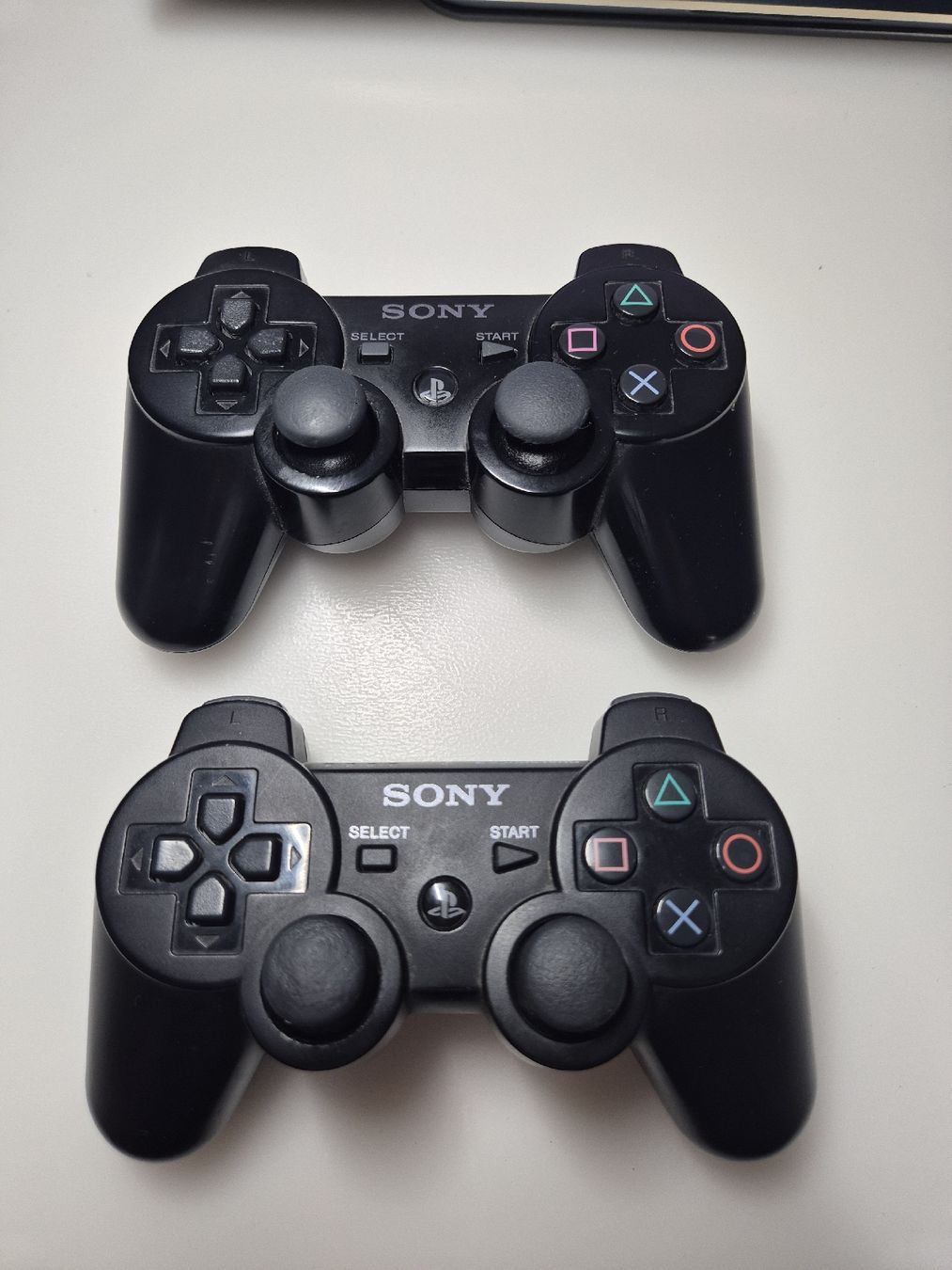 Sony Consoles: Sony PlayStation 3 inkl. 2 Controller – D'occasion à Steffisburg par BausE 6