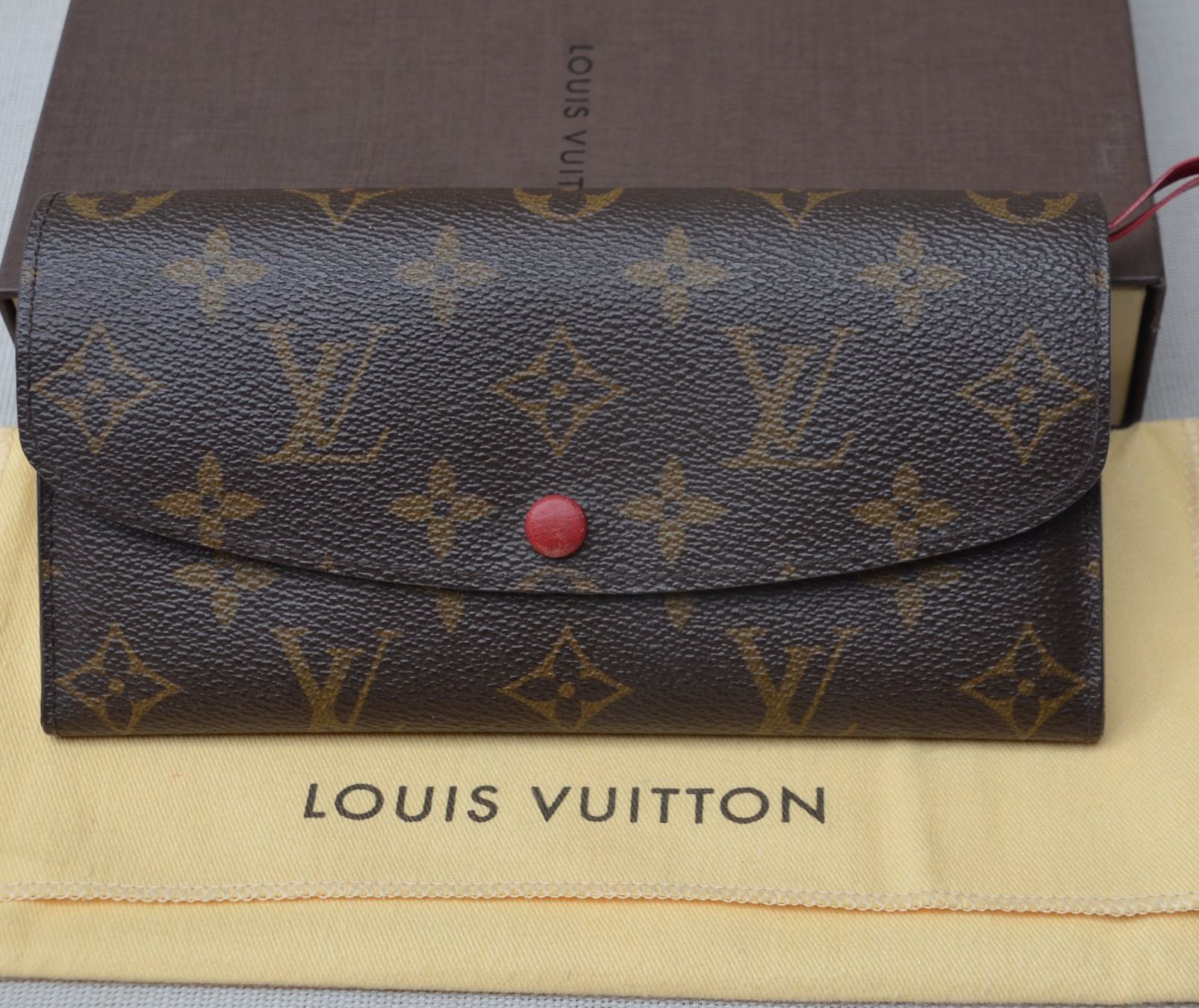 Louis Vuitton Portamonete: Louis Vuitton Emilie Portefeuille Wallet – Usato da Collonges venduto da arashee 1