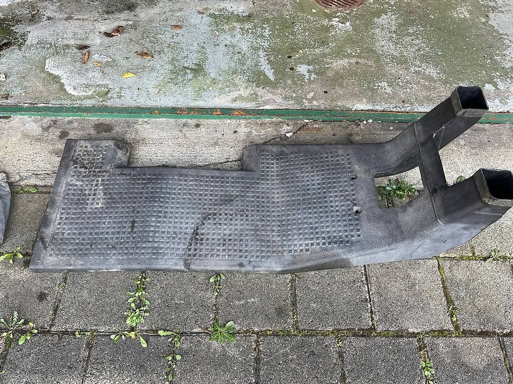 VW Tutti pezzi di ricambio auto: VW T3 Warmluftkanal - gebraucht – Usato da Elgg venduto da florettmann