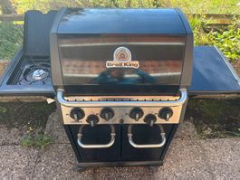 Broil King Crown 490 Gas Grill, side burner and rotisserie