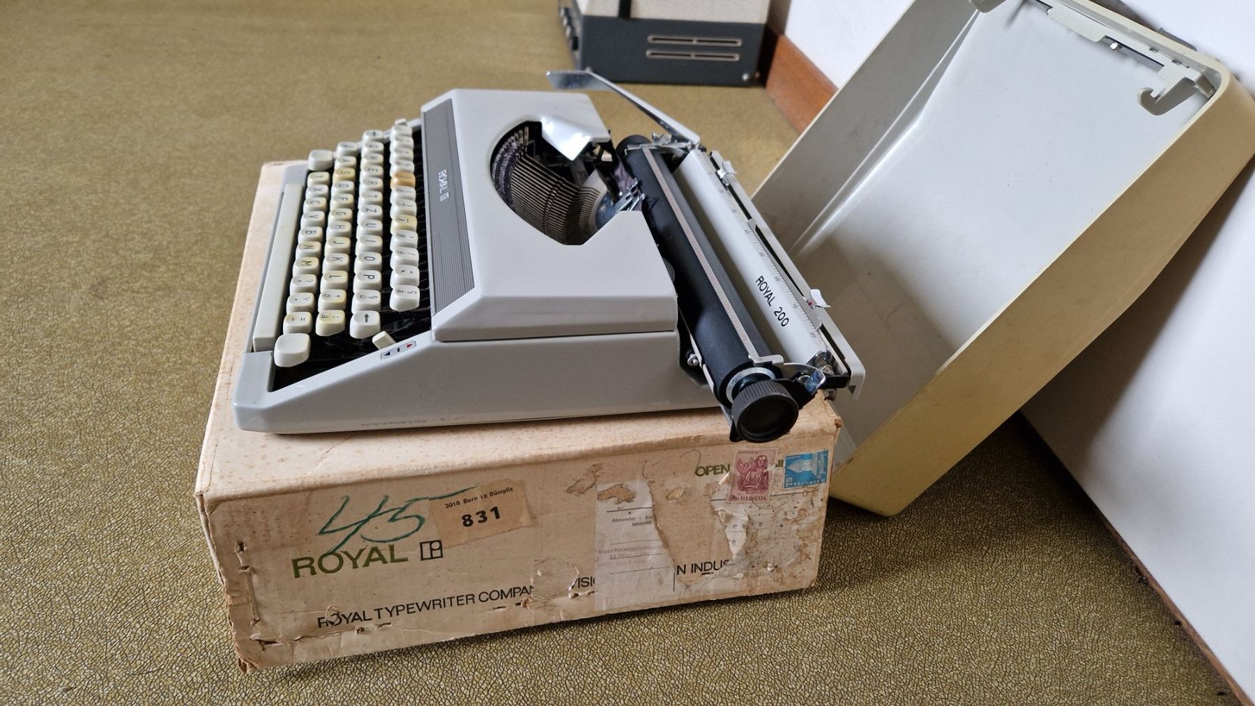 Macchine da scrivere: Schreibmaschine Royal 200 – Usato da Hittnau venduto da sag_97sh 2