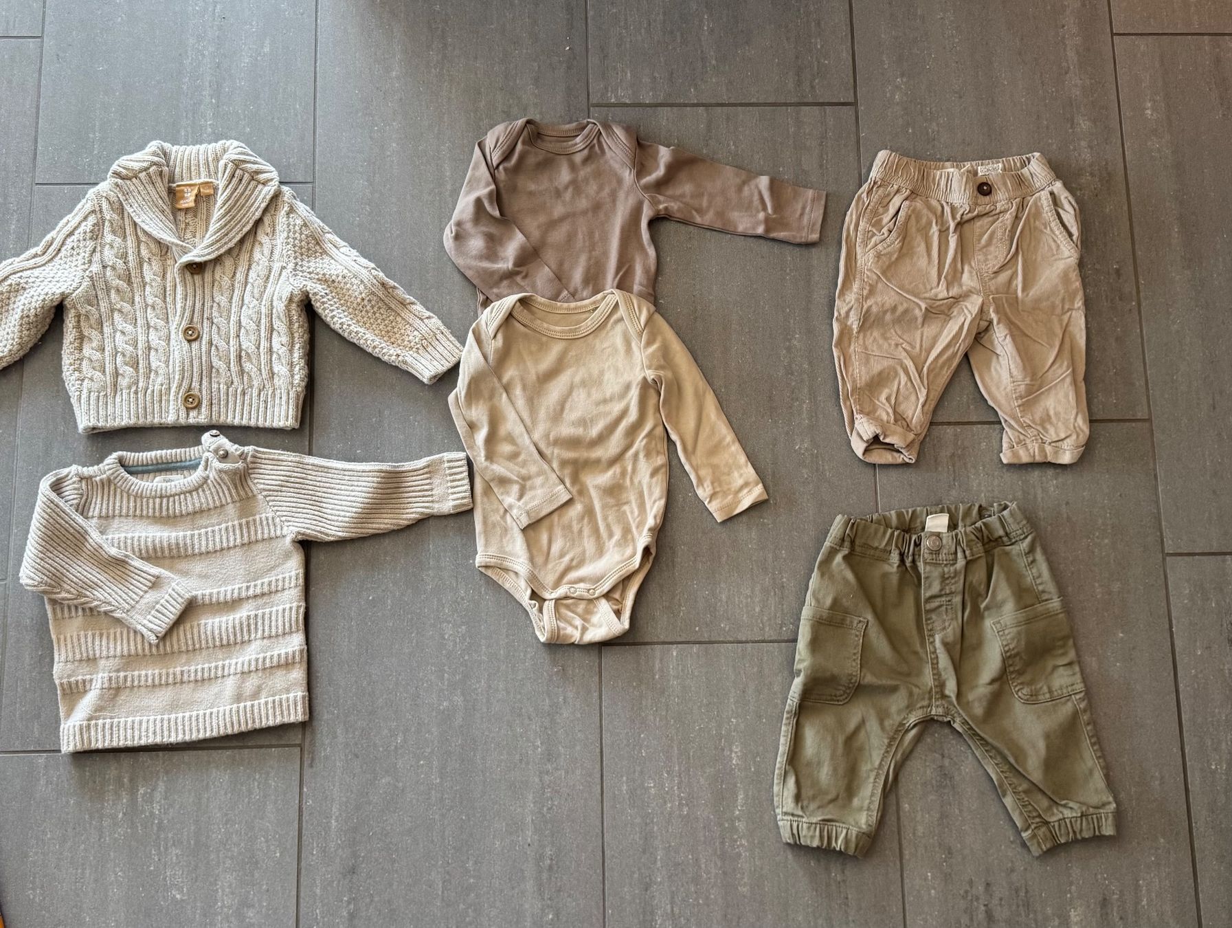 Lotti & Set di vestiti: Outfitset neutral, Grösse 68 – Usato da Volketswil venduto da mei_myy5