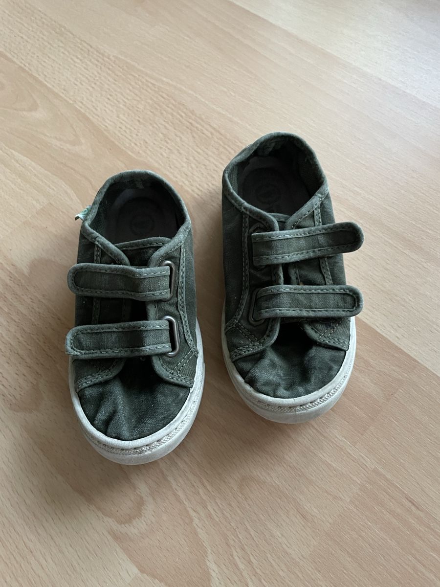 Scarpe per ragazzi: Turnschuhe mit Klettverschluss gr. 29 – Usato da zürich venduto da deebjk