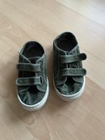 Turnschuhe mit Klettverschluss gr. 29