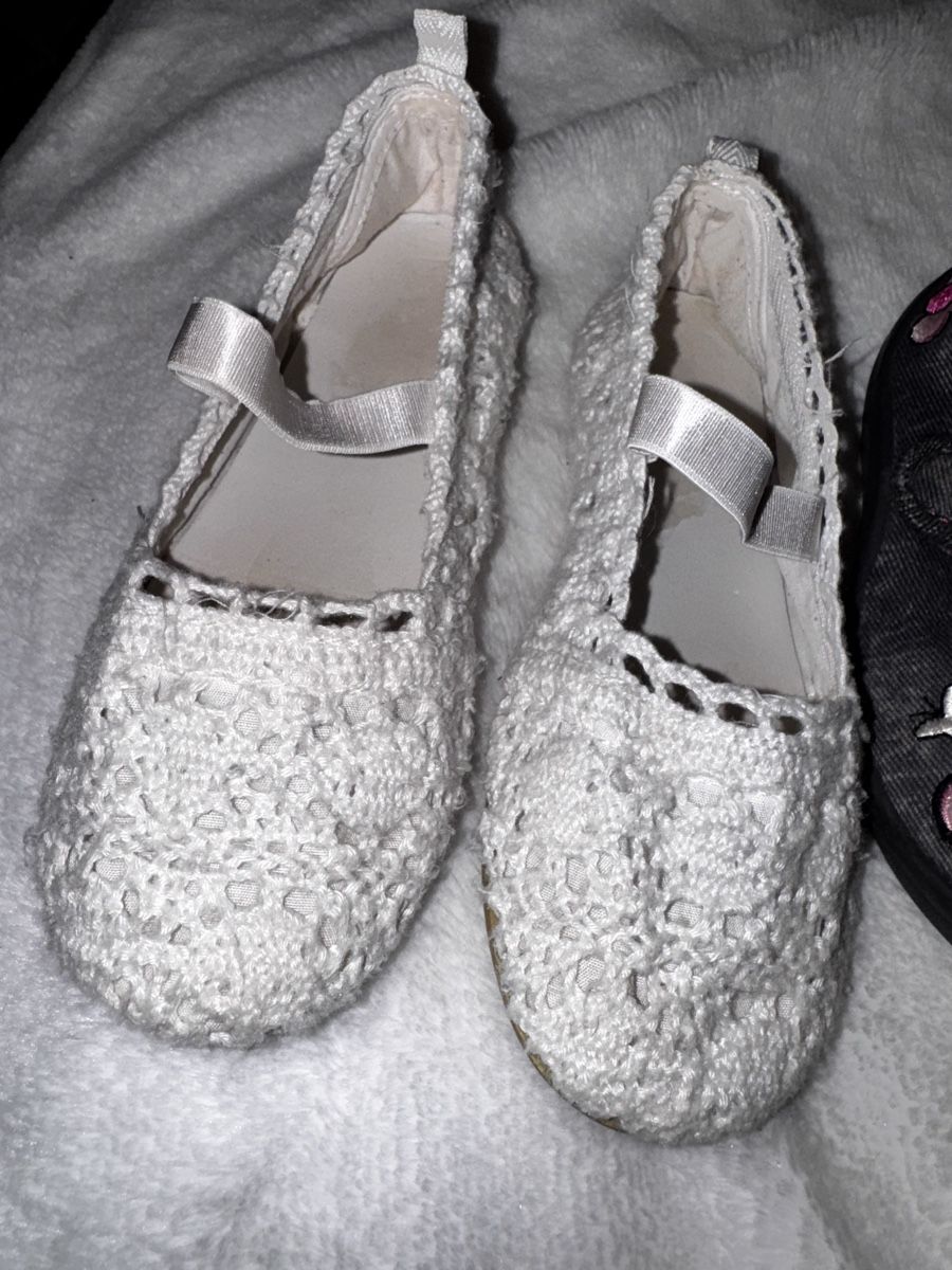 H&M Scarpe per ragazze: Schuhe Mädchen gr 27 – Usato da Weite venduto da Quarantino 1
