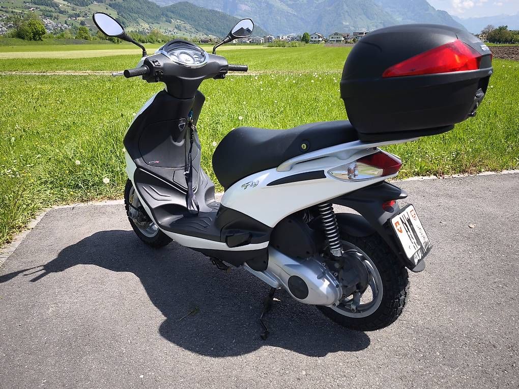 Piaggio Scooter: Piaggio Fly 125 ab Service und MFK – Usato da Kehrsiten venduto da Barmar8 1