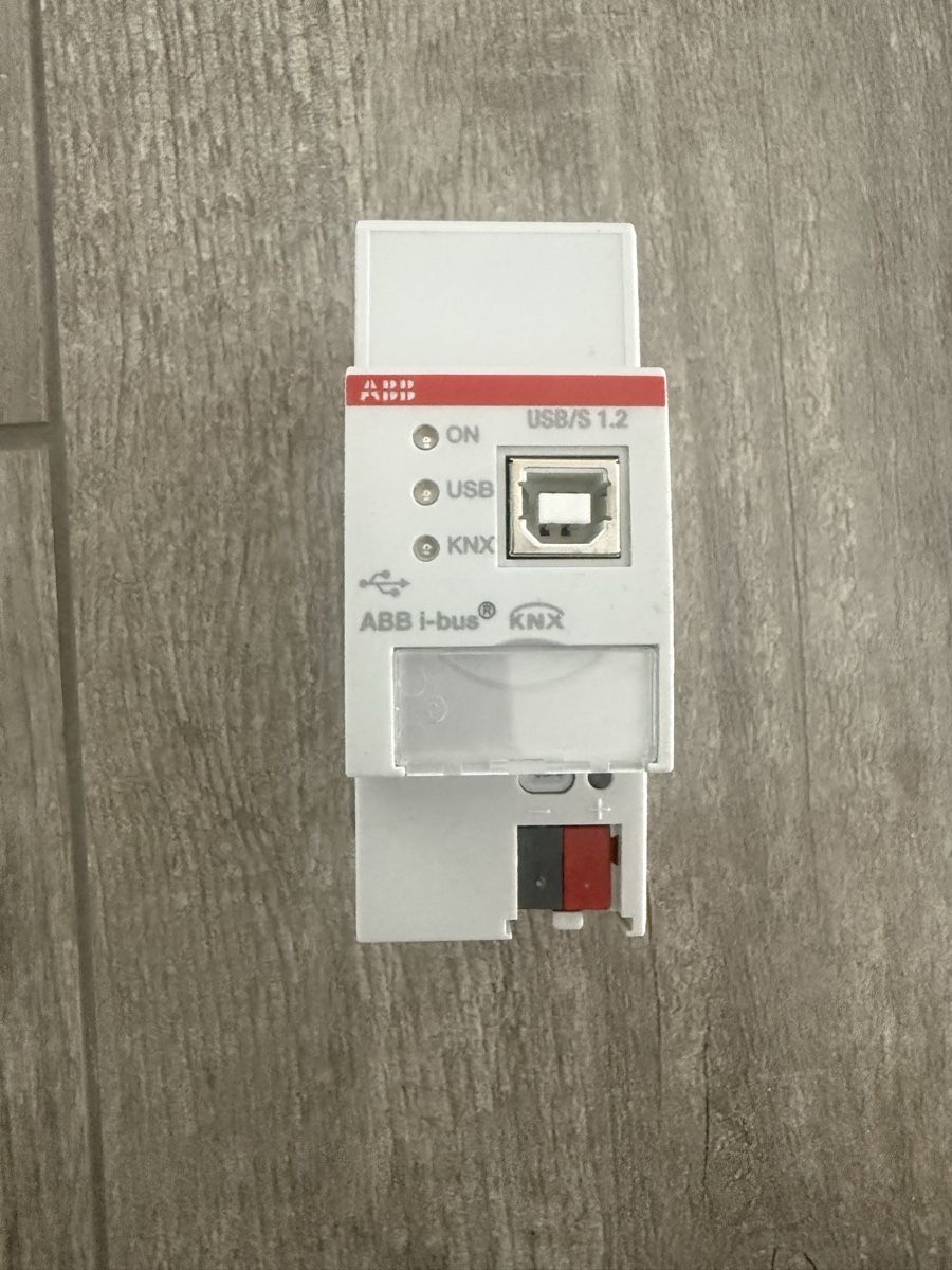 ABB Componenti elettronici: ABB USB/S 1.2 KNX Busmodul – Usato da Sirnach venduto da theitguy8370