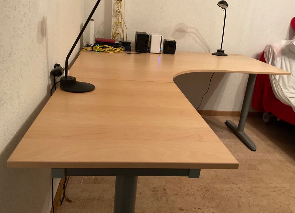 Ikea Scrivanie: Ikea Eckschreibtisch min.120cmx160cm mit 2 Verlängerungen – Usato da Hofstetten SO venduto da Pippapippo 1