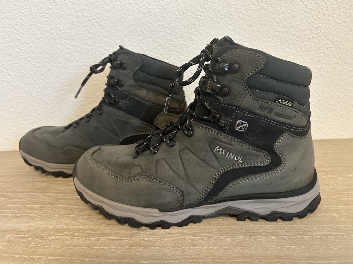 Meindl Scarpe da uomo: Meindl Wanderschuhe Goretex Gr. 39.5 Grau - Top Zustand – Nuovo (secondo la descrizione) da Wolhusen venduto da eve_m6cg 1