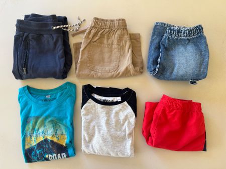 2 Longsleeve/1 Badehose/ 2 kurze Hosen/ 1 Hosen Gr. 122/128