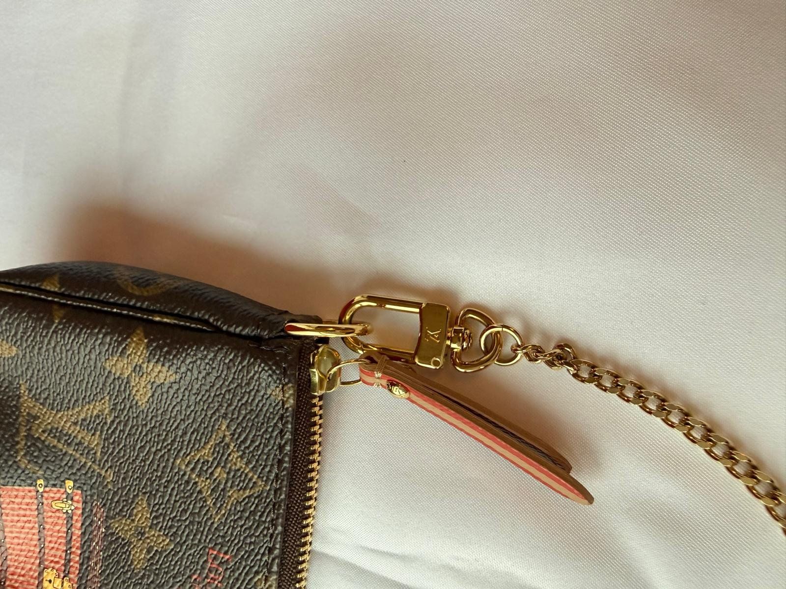 Louis Vuitton Taschen: Louis Vuitton Pochette Trunks Monogram Canvas – Neu (gemäss Beschreibung) aus Oberarth von SSS. 3