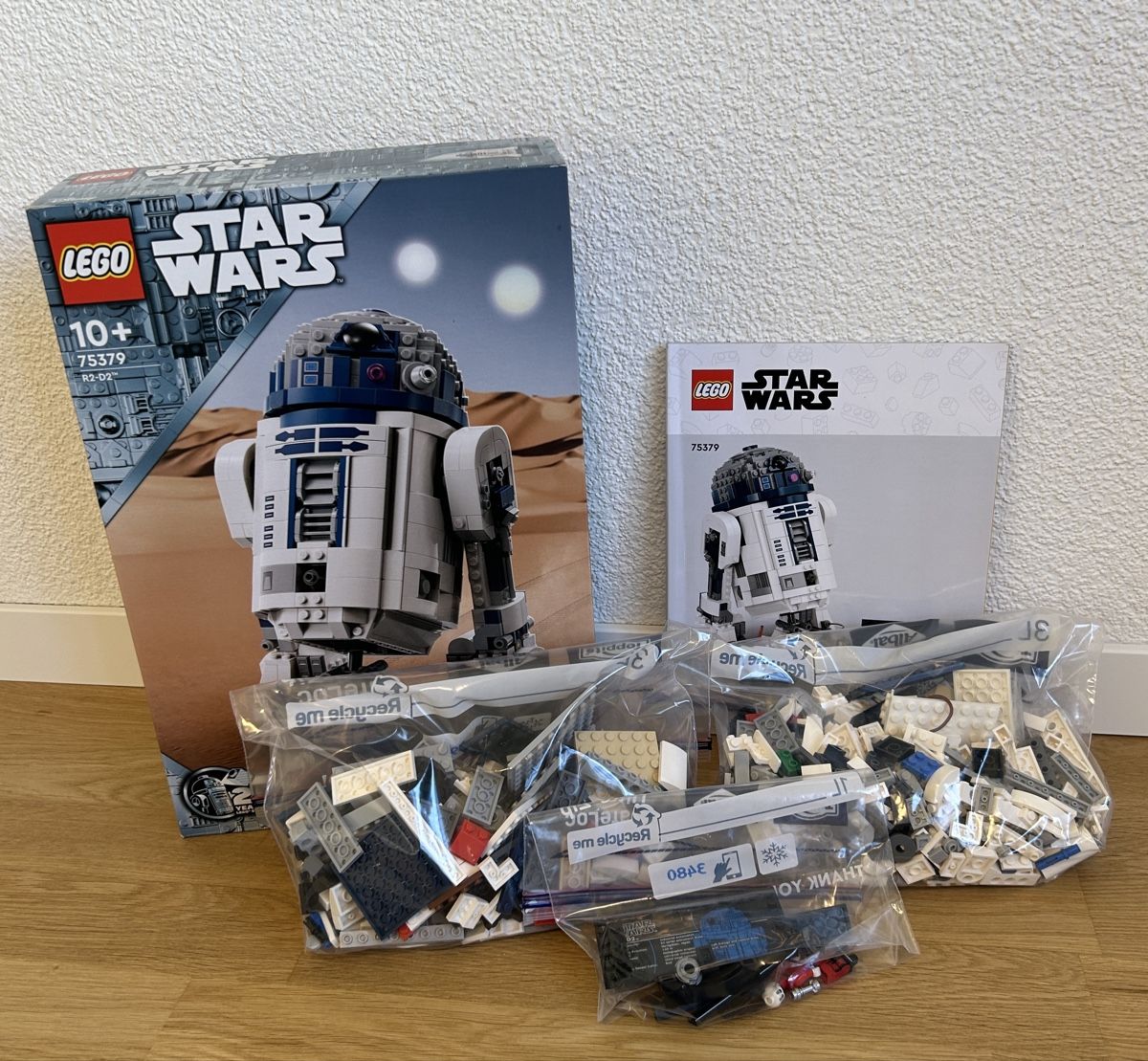 Lego Jeux de construction: LEGO Star Wars 75379 R2-D2, 10+ – D'occasion à St-Sulpice VD par med_9mc9 1