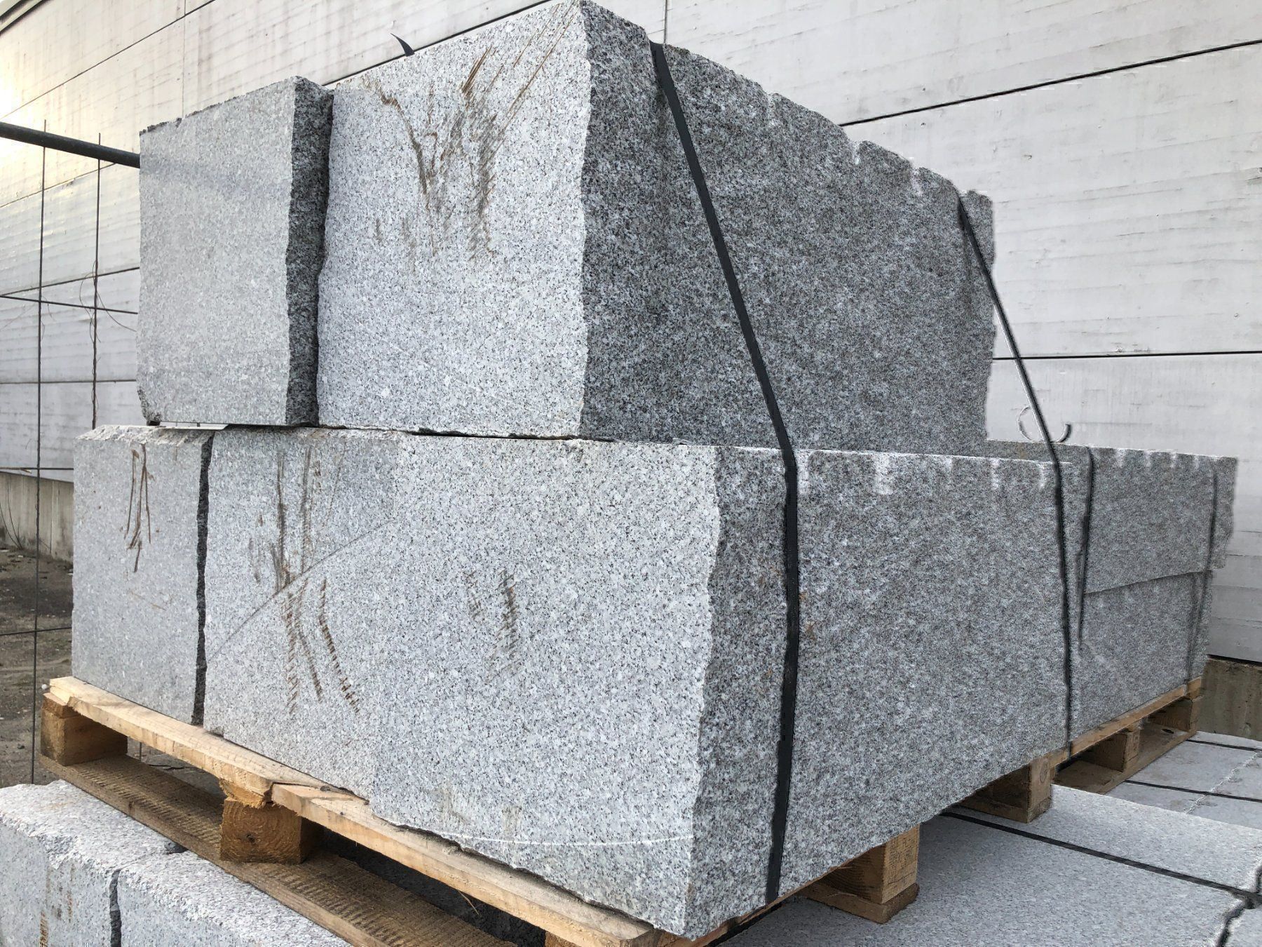 Pietre & tegole: Granit Mauersteine / Quadersteine – Nuovo (secondo la descrizione) da Aarau venduto da natursteinhandel