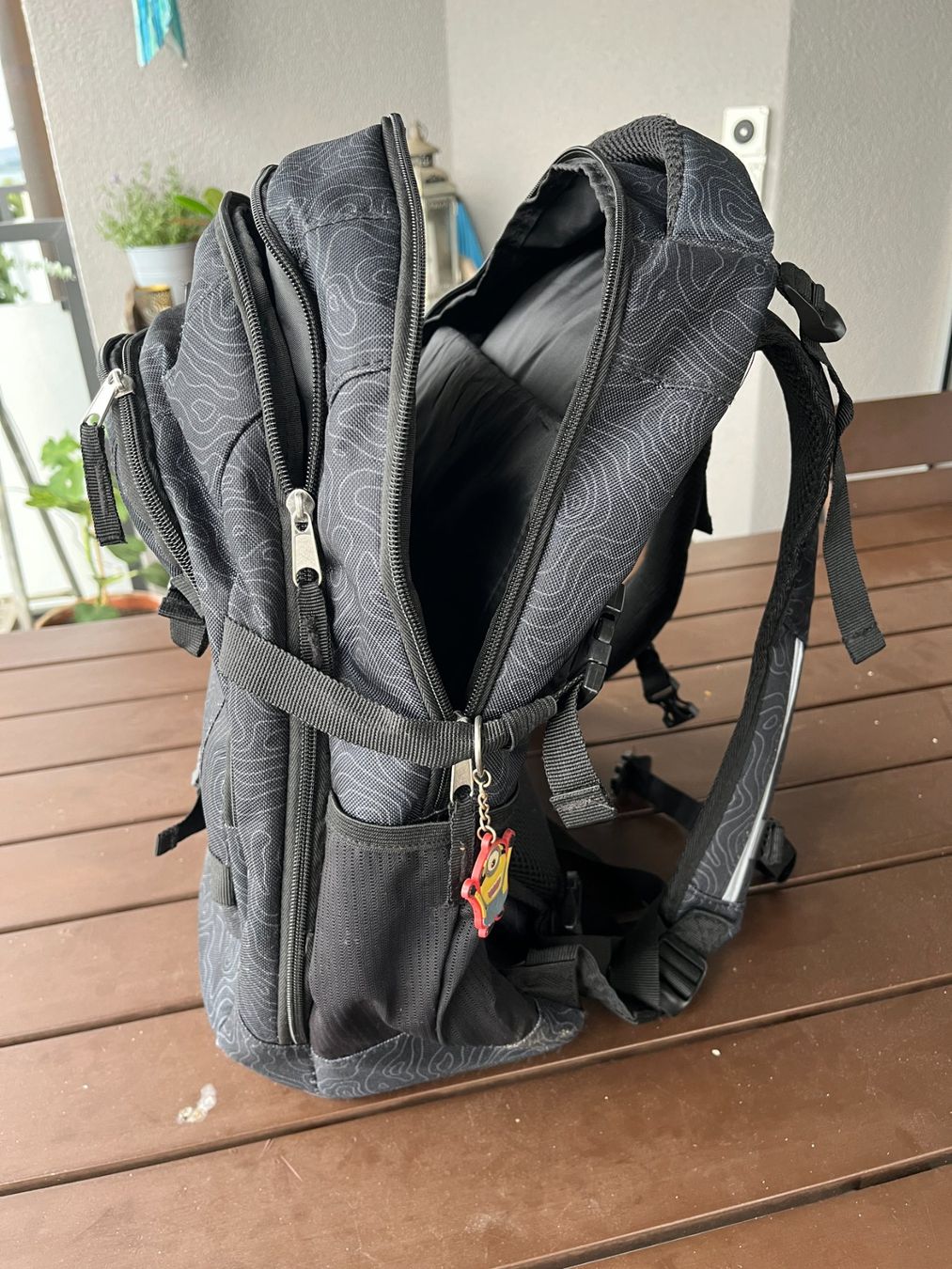 Sacs & sacs à dos: Schulrucksack schwarz gemustert gut erhalten – D'occasion à Eich par pht_6xv9 3