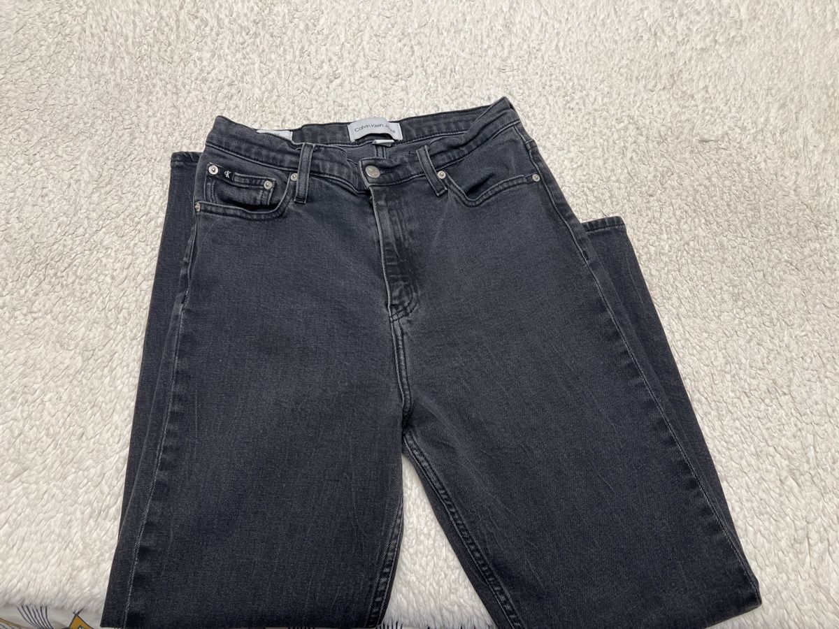 Calvin Klein Jeans: Jean Mom Calvin Klein Noir w29 – Neu (gemäss Beschreibung) aus Chenens von anasantos90 1