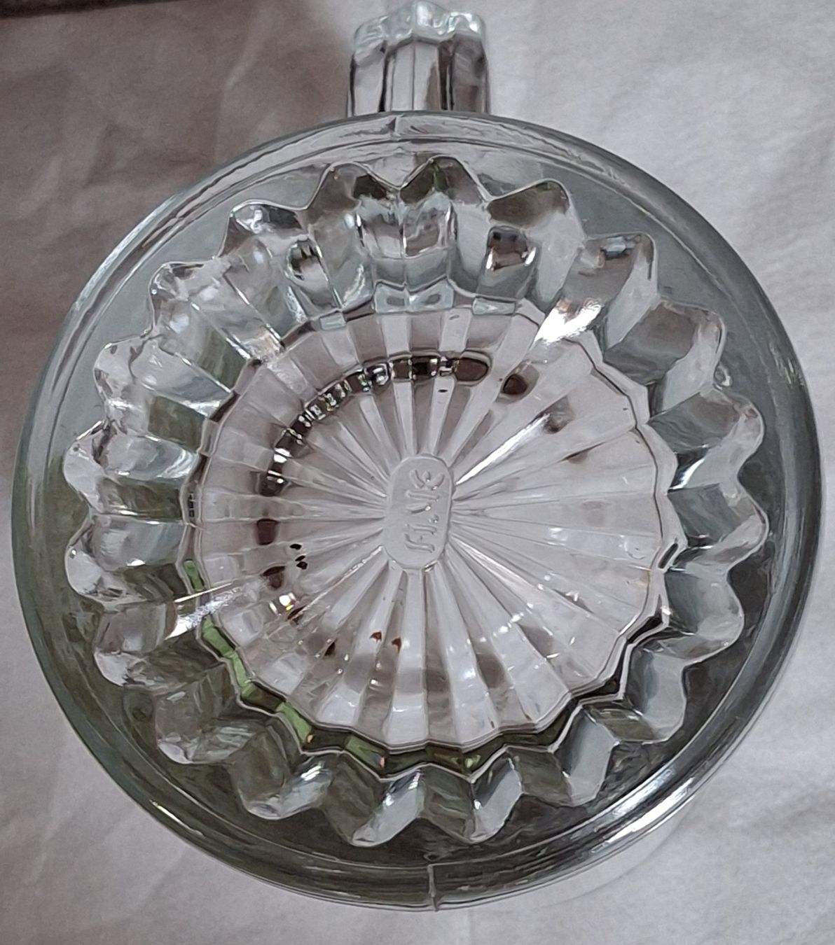 Bicchieri: Henkel-Trinkglas mit geritztem Blumenmuster 0,5 L – Usato da Oberriet SG venduto da Atir47 5